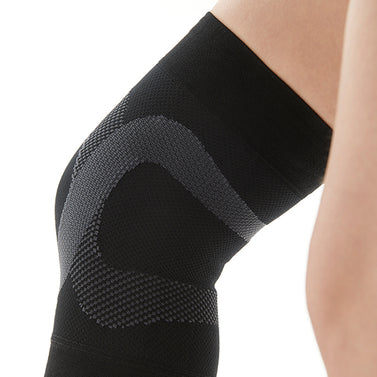 Triplicated Lining Compression Knee Sleeve Brace For Running, Injury Recovery, and Joint Pain Relief - Breathable Knee Support Bandage (Small/ Medium/ Large) - Black